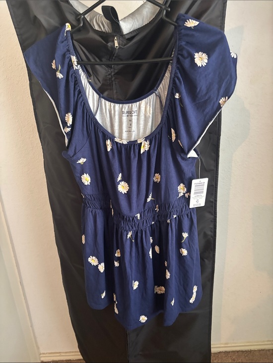 torrid Tops - torrid Navy Daisy Print Short Sleeve Peplum Tunic